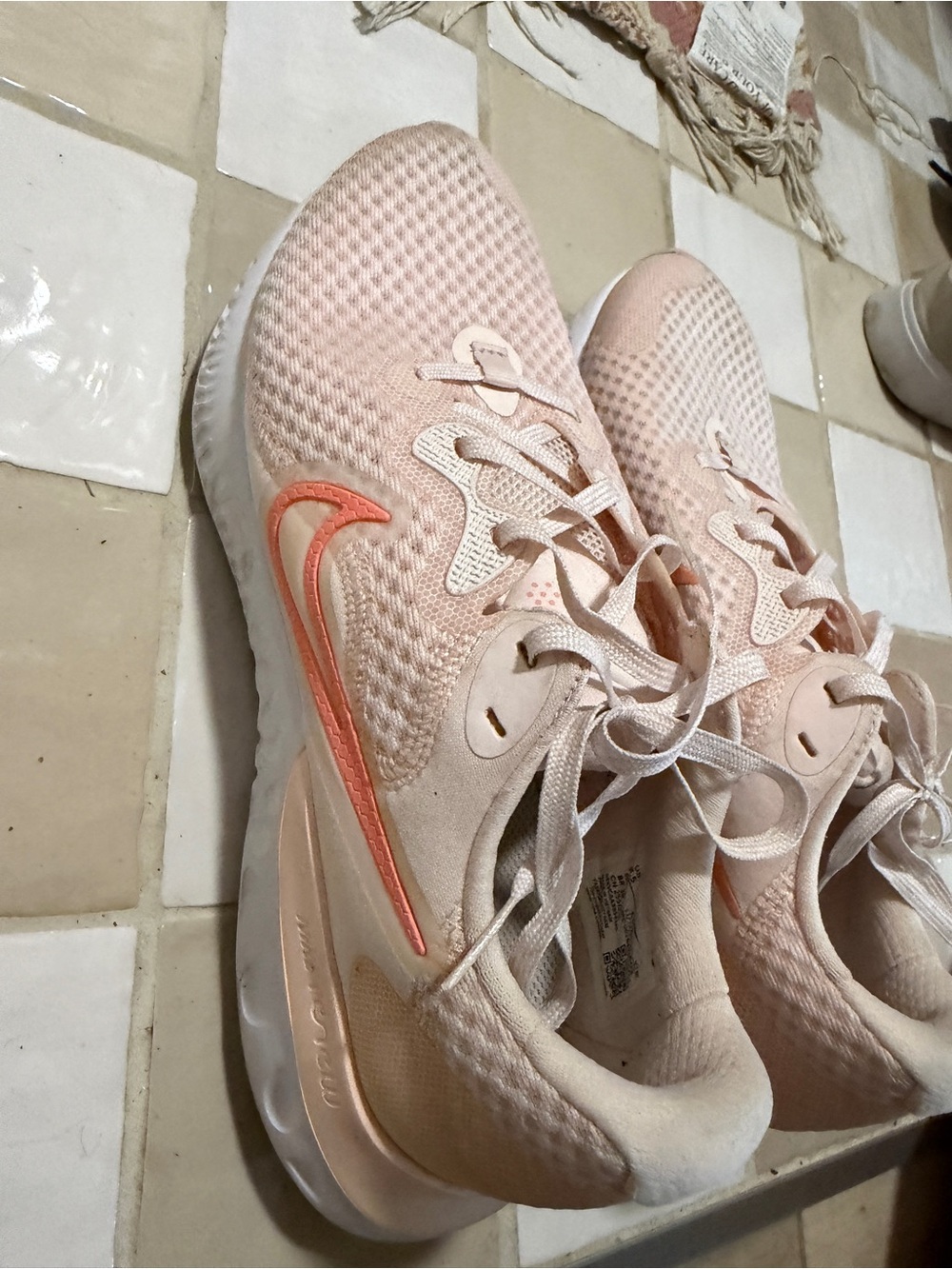Nike Renew Run 2 Running Shoes Light Pink Coral Swoosh Womens 8.5 CU3504